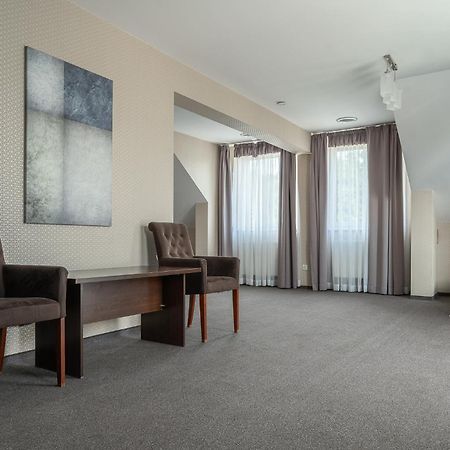 Hotel Cztery Pory Roku Głogów Małopolski Екстериор снимка