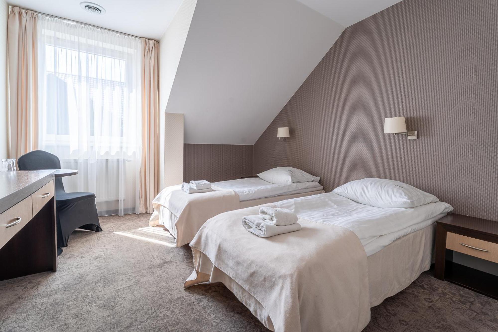 Hotel Cztery Pory Roku Głogów Małopolski Екстериор снимка