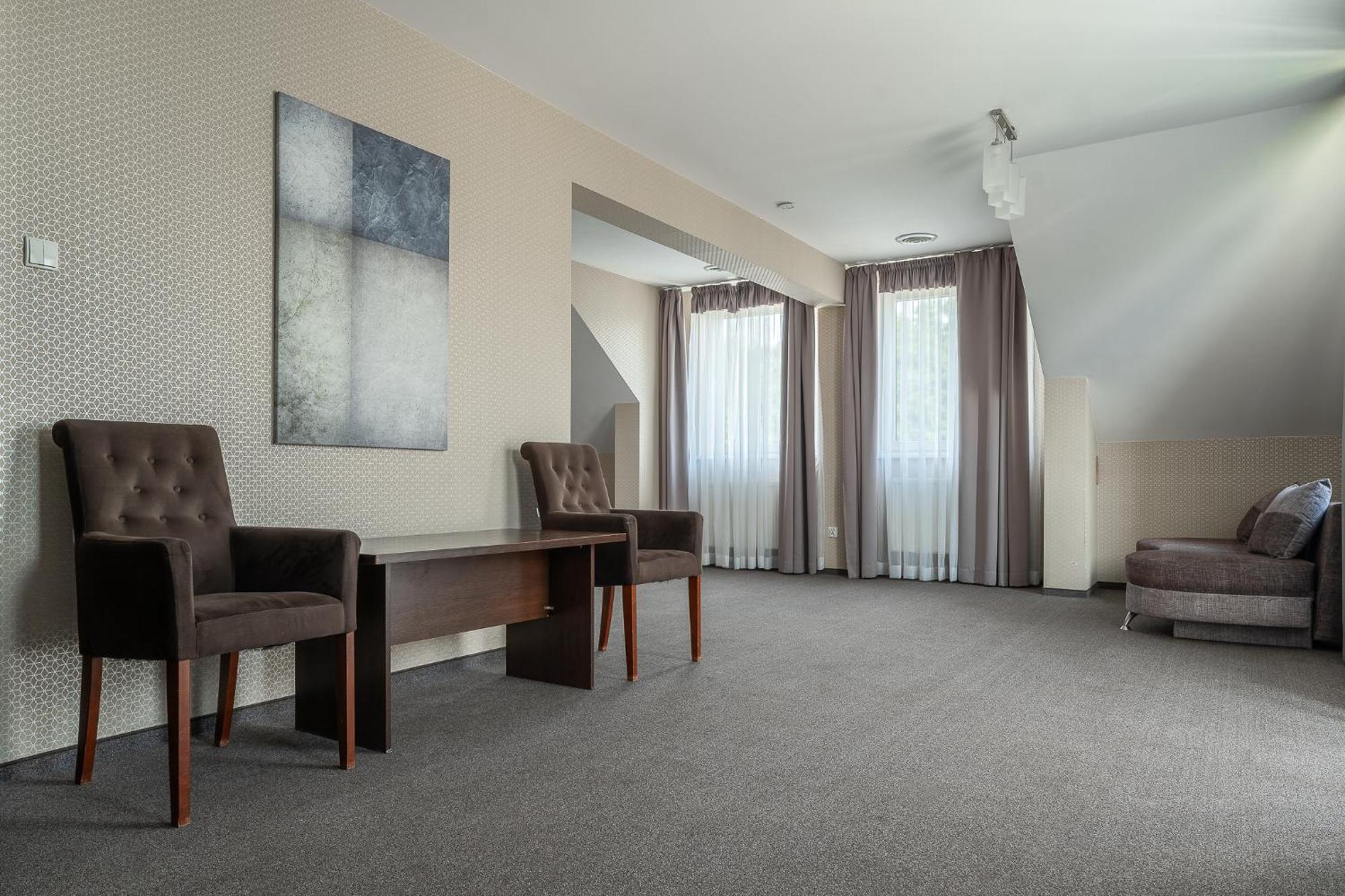 Hotel Cztery Pory Roku Głogów Małopolski Екстериор снимка