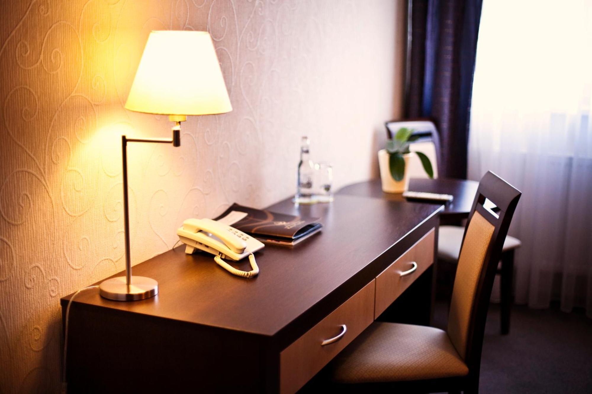 Hotel Cztery Pory Roku Głogów Małopolski Екстериор снимка