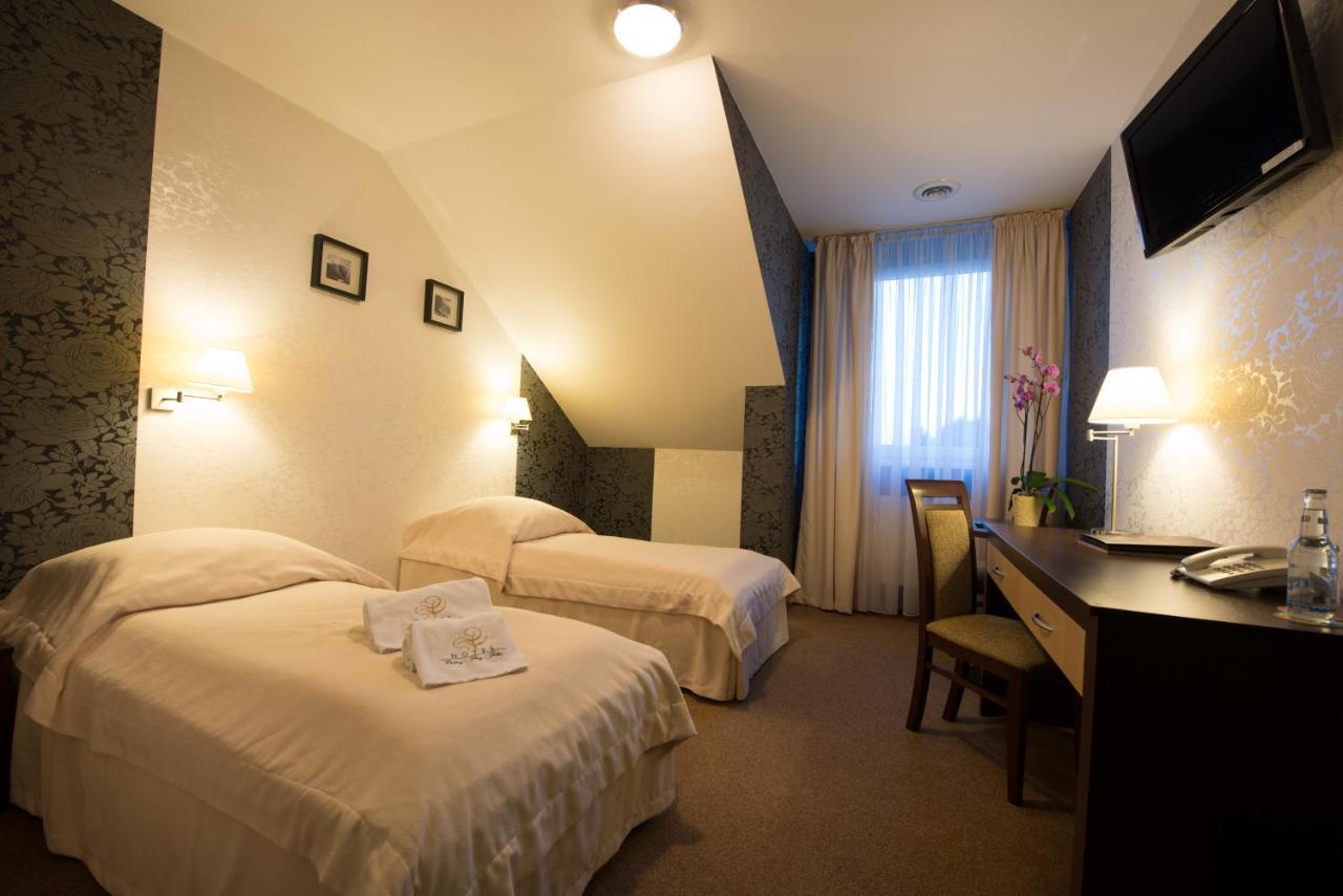 Hotel Cztery Pory Roku Głogów Małopolski Екстериор снимка