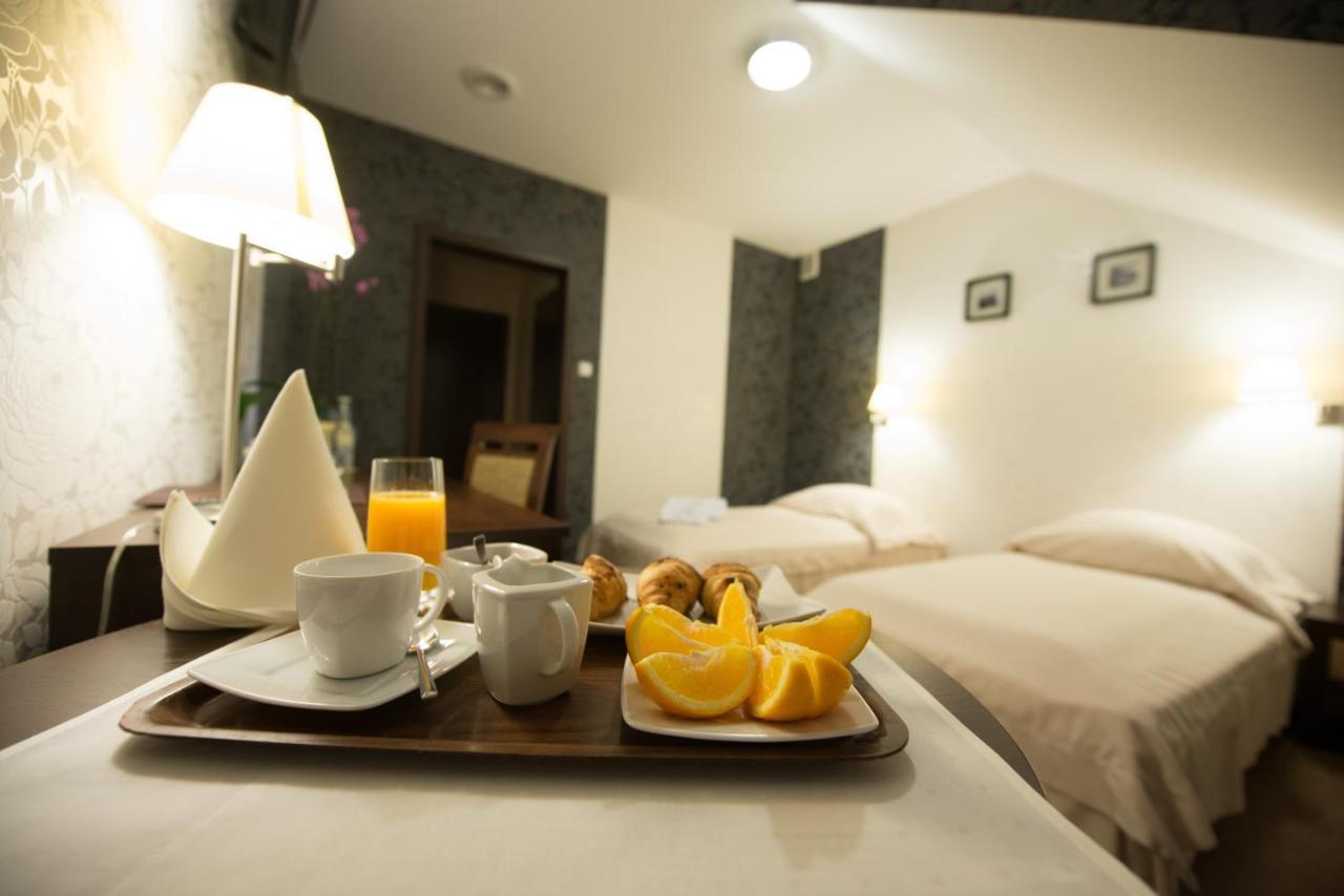 Hotel Cztery Pory Roku Głogów Małopolski Екстериор снимка